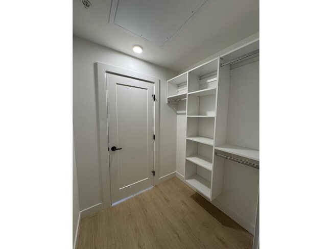 Building Photo - 19953-19976 76 Ave