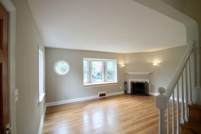 Foto del edificio - 322 E Mason Ave