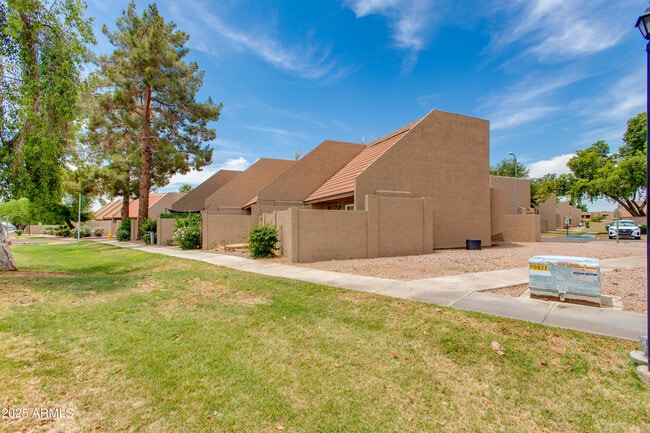 Building Photo - 7344 N 43rd Ave