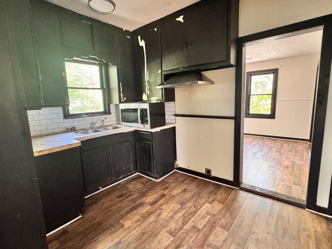 Building Photo - Now Available – 3 Bedroom Home with Bonus ...