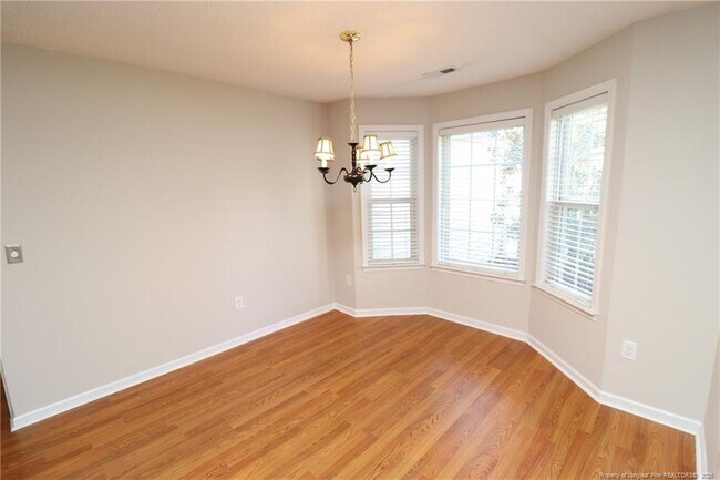 Foto del edificio - 305 Firefly Rd