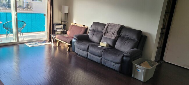 Sala de estar - 4281 Lowell St