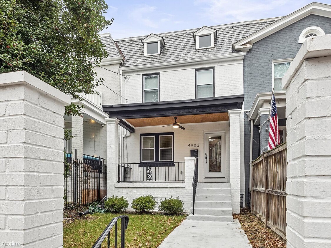 Foto principal - 4 br, 3 bath House - 4902 3Rd St Nw Modern...