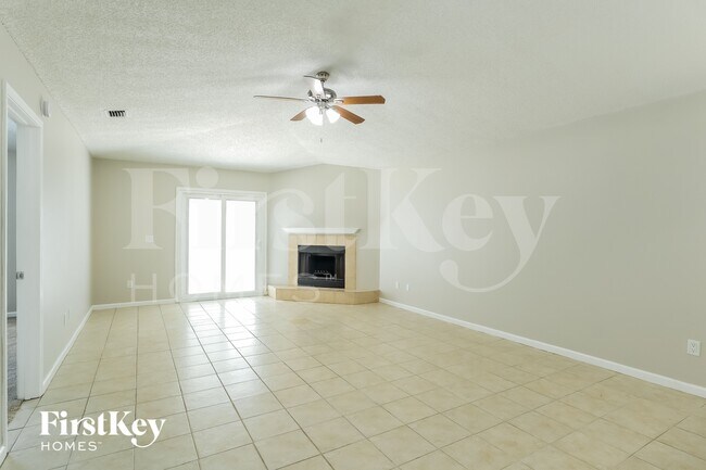 Building Photo - 3021 Caroline Crest Dr E