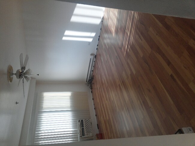 Foto del edificio - 4117-4123 Lindenwood Dr