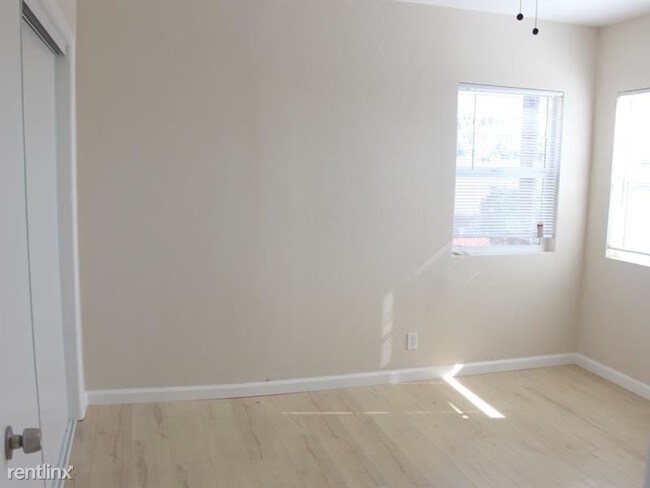 Foto del edificio - 1308 W 53rd St