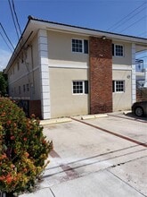 Building Photo - 2725 SW 25th St