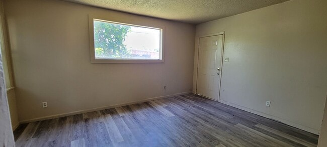 Building Photo - Completely remodeled huge 4 bedroom/1&1/2 ...