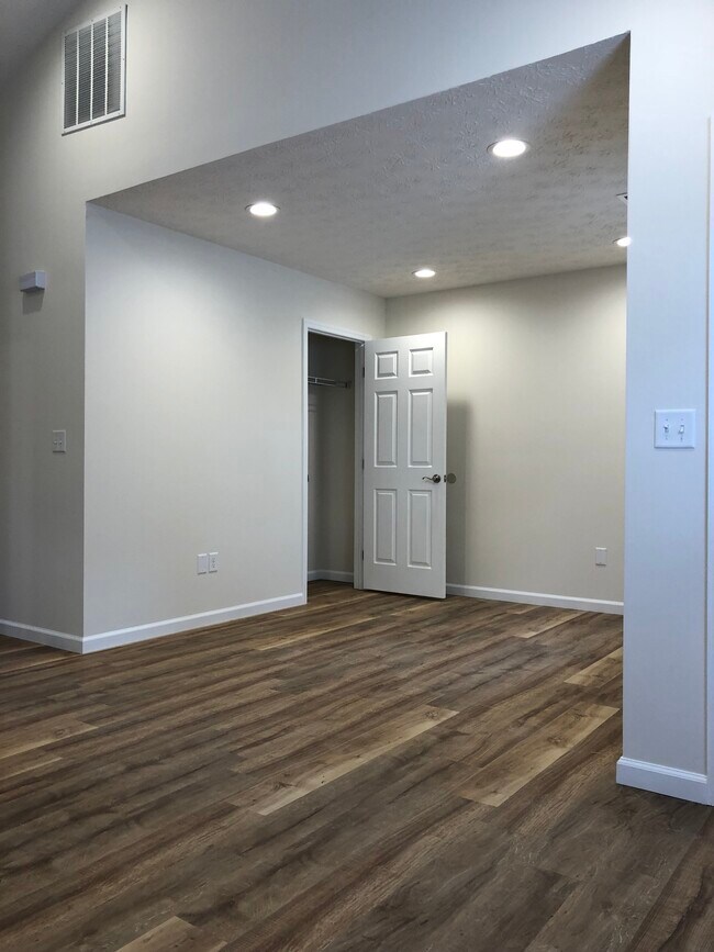 Building Photo - 1247 Sparta Dr