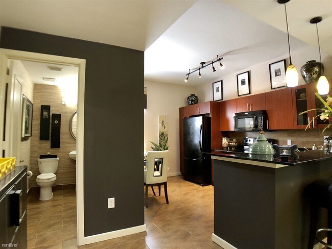 Building Photo - 2 br, 2.5 bath  - Wilton Apartments