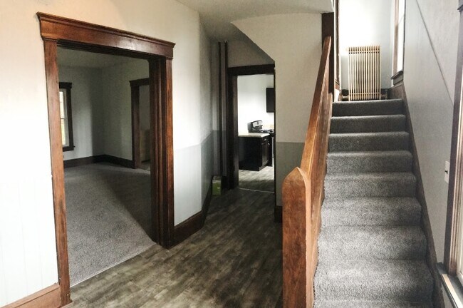 Building Photo - 1438 Coutant Ave