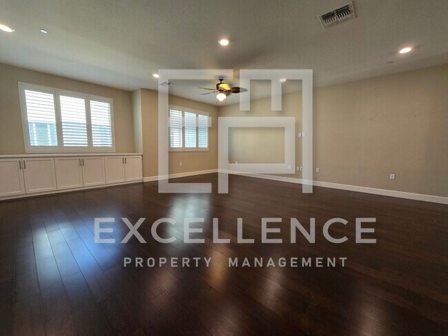 Building Photo - 3 Story Home - 2 Master Bedrooms - Spaciou...