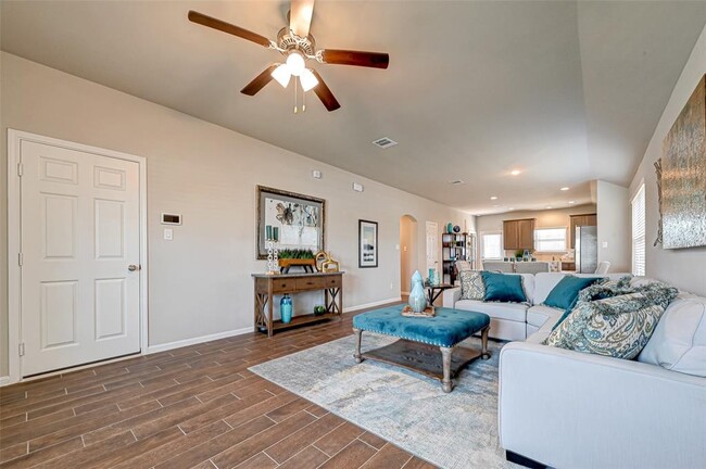 Building Photo - 13117 Villa Sola Dr