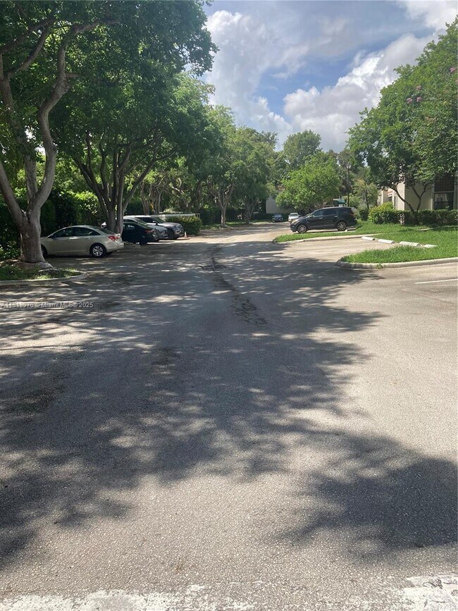 Foto del edificio - 9813 NW 3rd St