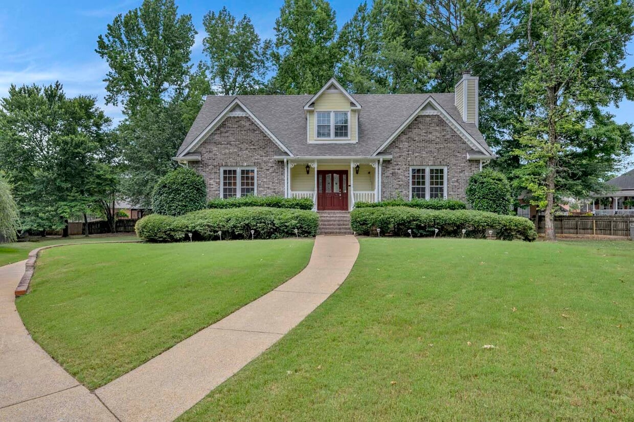 Primary Photo - 512 Roundabout Dr