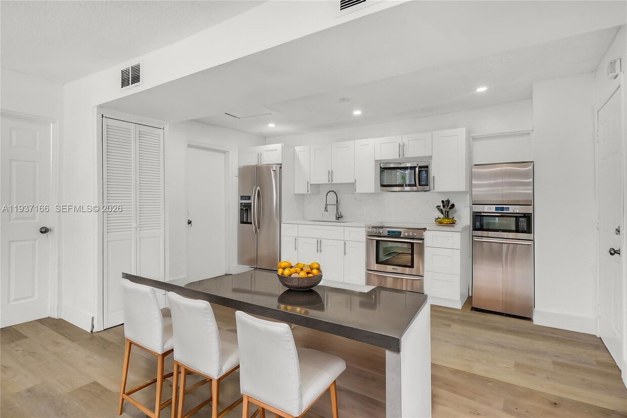 Foto del edificio - 2443 NW 56th St