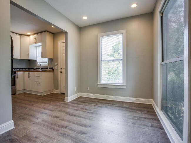 Foto del edificio - 2929 Higgins St