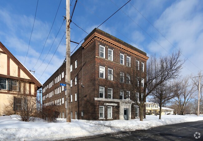 Building Photo - 1964 E 73rd St
