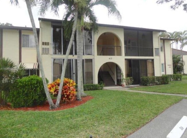 Foto del edificio - 5860 Whispering Pine Way