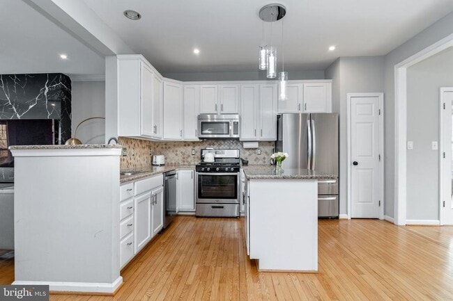 Building Photo - 2558 Banshire Dr