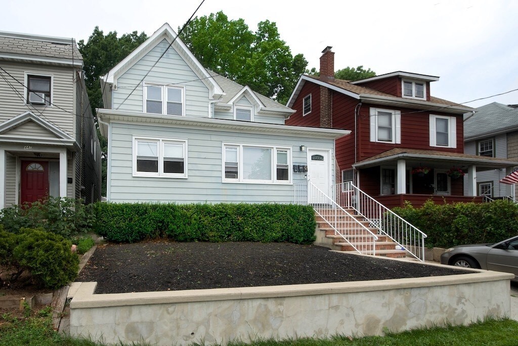 Primary Photo - 449 E Westfield Ave