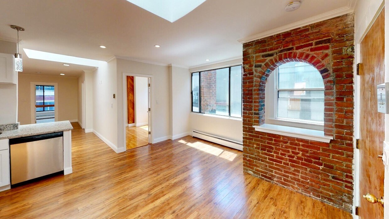 Primary Photo - 215 Hanover St