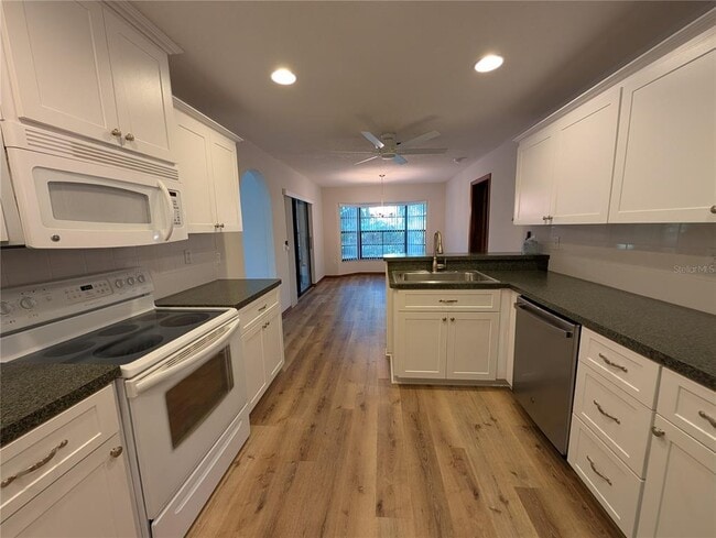 Building Photo - 3741 Thornbush Ln