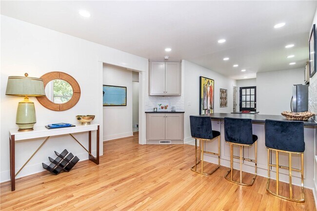 Foto del edificio - 394 Fletcher Ave