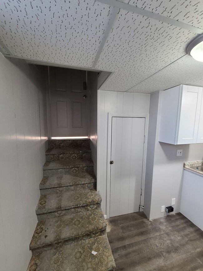 Building Photo - 1915 Seymour Ave