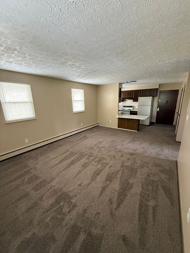 Foto del edificio - 355 Meadowbrook Ave