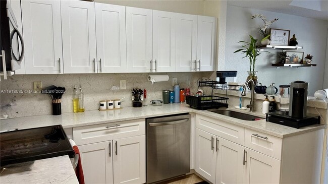 Foto del edificio - 14105 SW 120th Ct