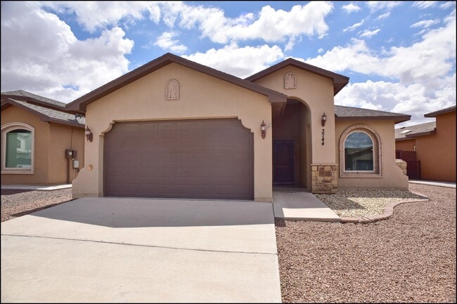 Building Photo - 3744 Loma Adriana