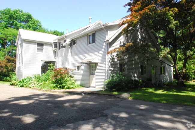 Building Photo - 28 Idlewild Park Dr