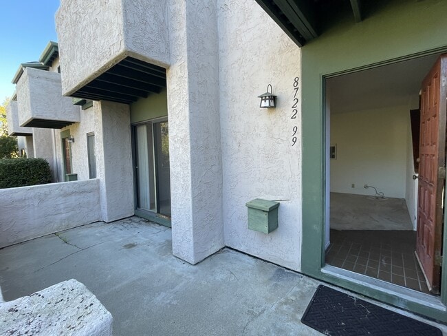 Building Photo - 8722 Villa La Jolla Dr