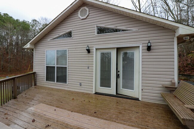 Building Photo - One Bedroom Apartment with Lake Access