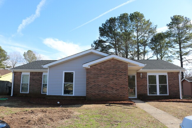 Building Photo - 114 Westscott Dr