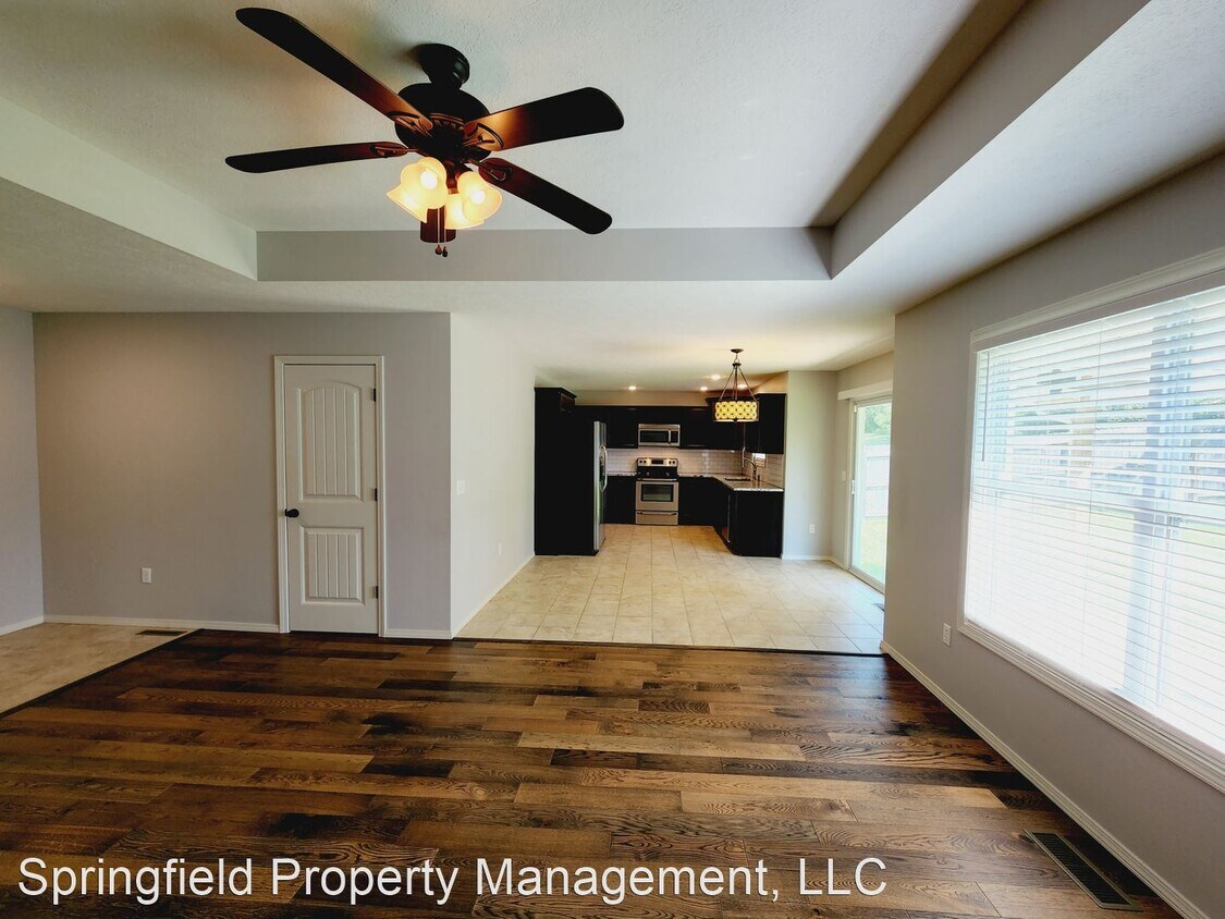 Foto principal - 3 br, 2 bath House - 3344 E. Beaumont Ct