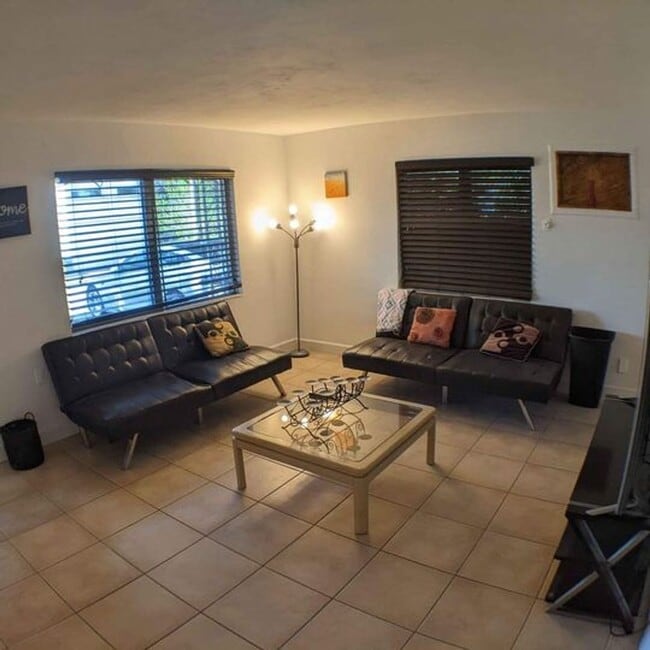 Photo - 1637 Devonshire Ln Apartment