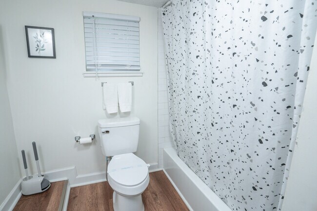 Building Photo - 3930 Armuth Ave