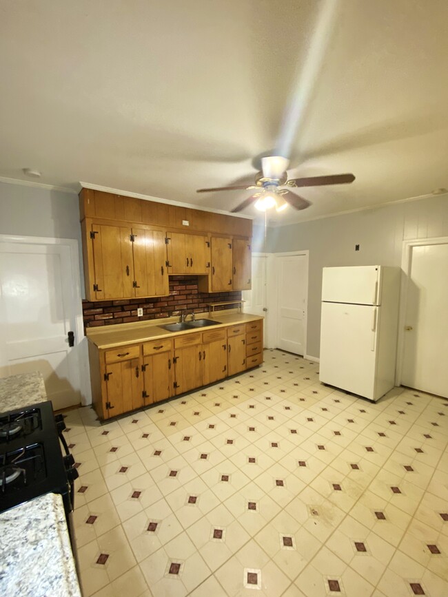 Kitchen Angle 2 - 975-1 Middlesex St