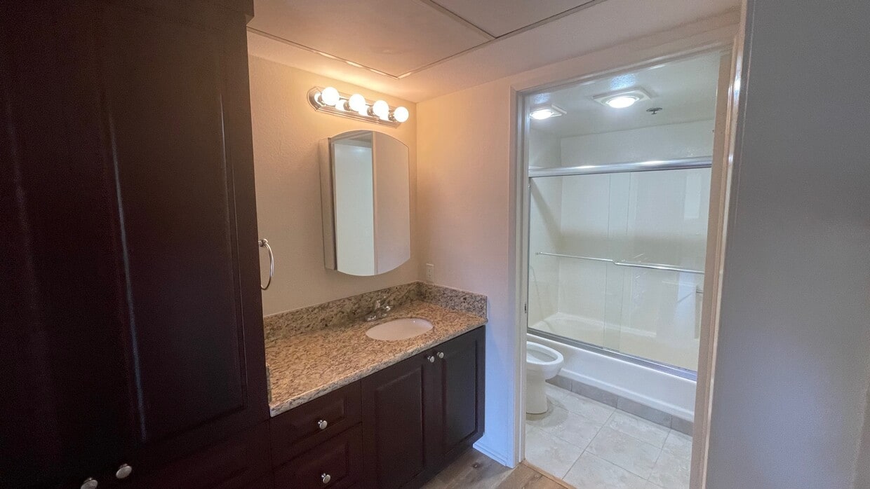 Strathmore Regency Apartments Apartments in Los Angeles, CA