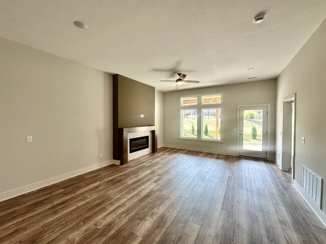 Building Photo - Spacious, Brand New 2 Bedroom 2 Bath Luxur...