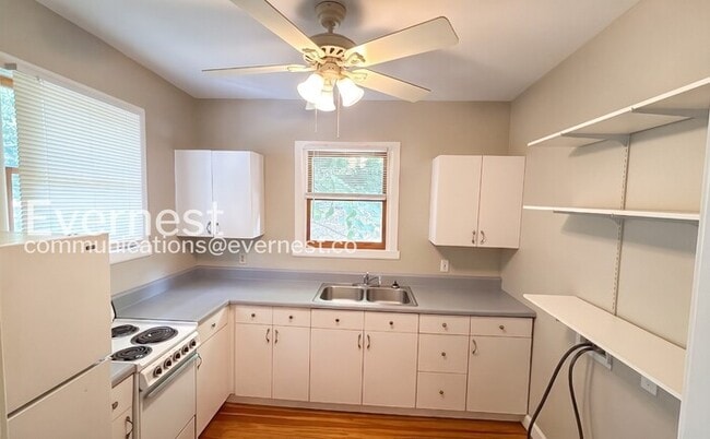 Building Photo - 318 Tremont St