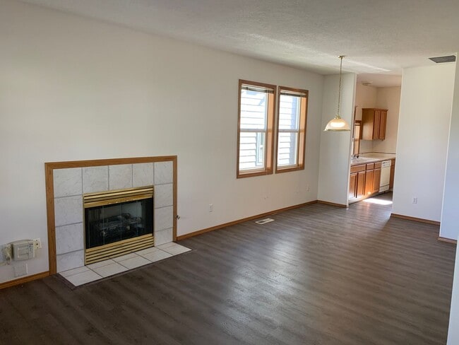 Photo - Lie01 - NE Chinook Way Apartment