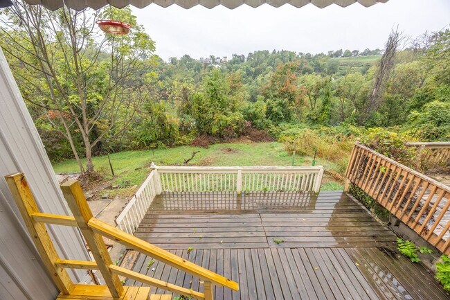 Foto del edificio - Comfort Meets Style: 3-Bedroom Home with Spacious Backyard in Pittsburgh