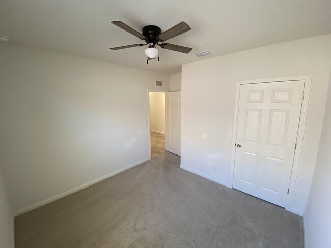 Building Photo - 510 Old Country Rd S E