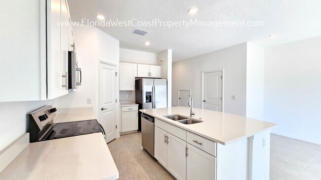 Foto del edificio - OUTSTANDING BRAND NEW TOWNHOME! SKYE RANCH...