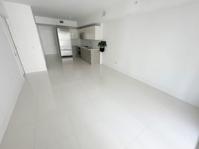Photo - 1300 Brickell Bay Dr (Miami, FL) Apartment