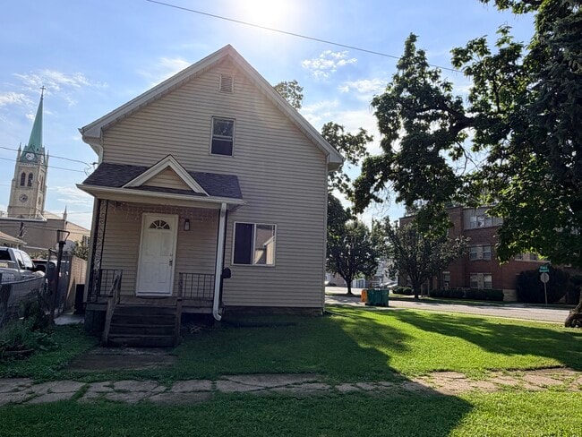 Building Photo - 400 Summit St