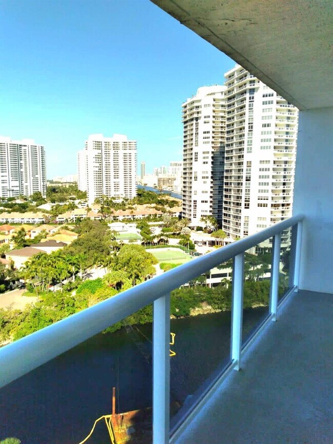 Building Photo - 20505 E Country Club Dr